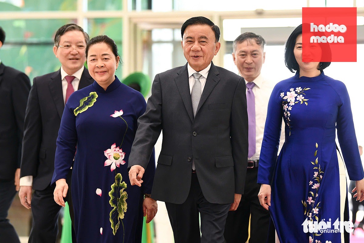 Thường trực Ban Bí thư Trần Cẩm Tú và Chủ tịch Ủy ban Trung ương Mặt trận Tổ quốc Việt Nam Bùi Thị Minh Hoài tới dự đại hội - Ảnh: NAM TRẦN