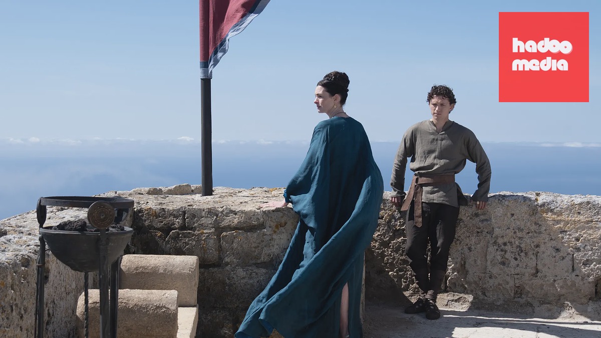 Anne Hathawayová a Tom Holland ve filmu Odyssea