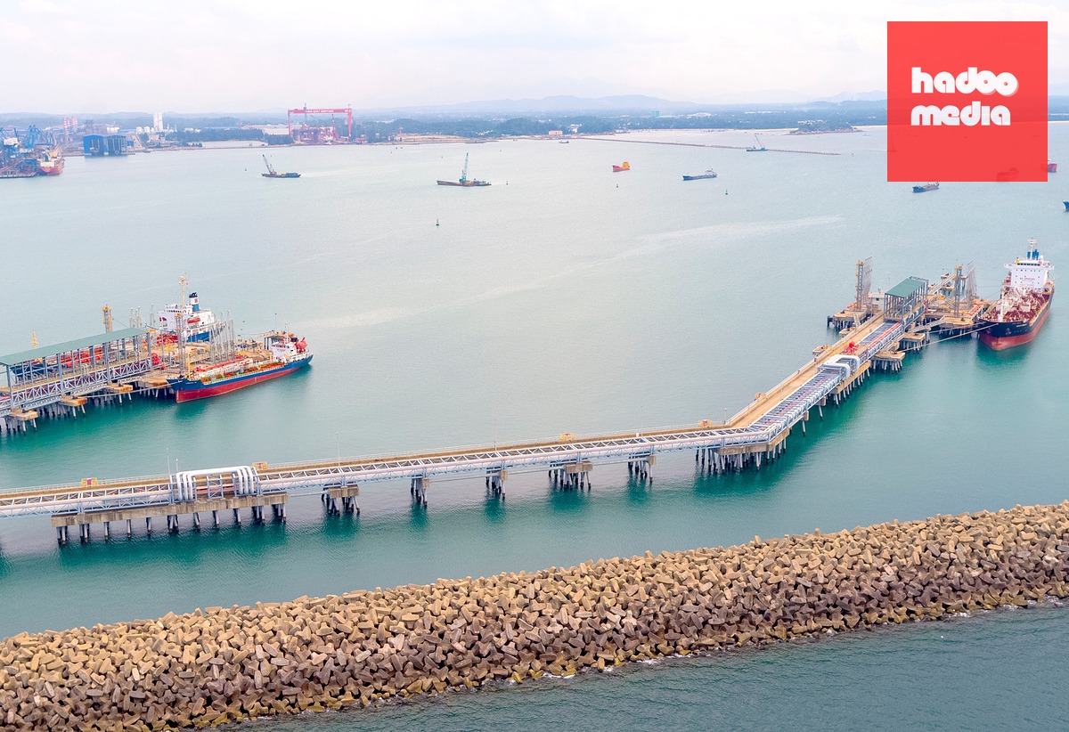 10 thủ tục hành chính trước đây thuộc thẩm quyền giải quyết của Ban Quản lý Khu kinh tế Dung Quất và các khu công nghiệp Quảng Ngãi được bãi bỏ theo quyết định - Ảnh: TRẦN MAI