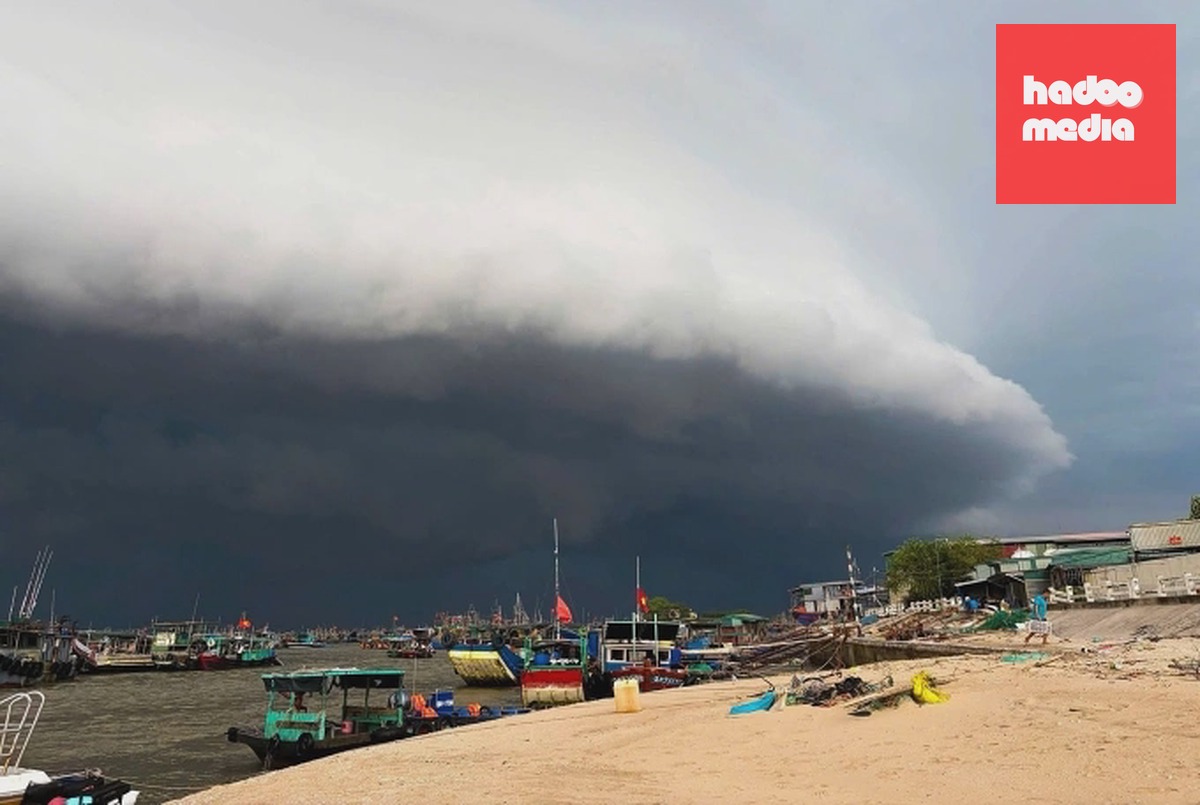 Cơn giông tại đảo Vĩnh Thực, Quảng Ninh. Ảnh: Người đảo Vĩnh Thực