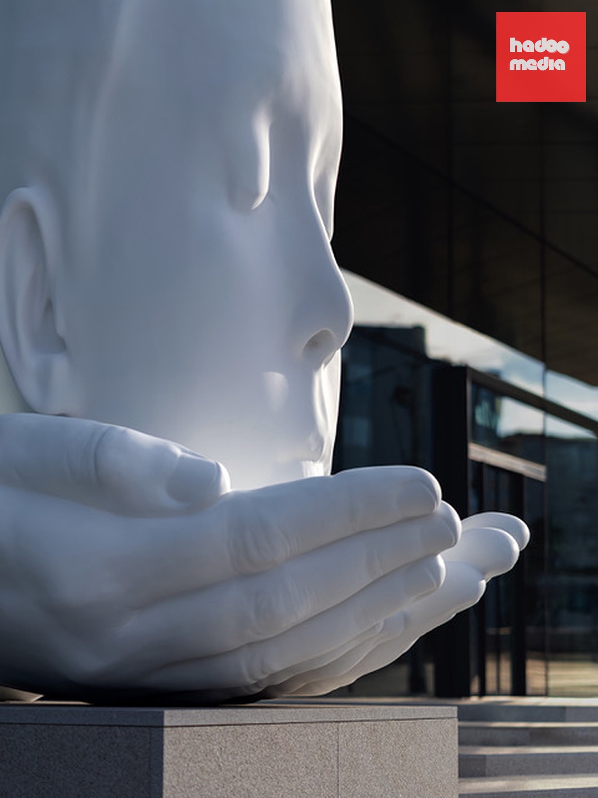 Nghệ sĩ điêu khắc Jaume Plensa ra mắt tác phẩm mới tại Praha