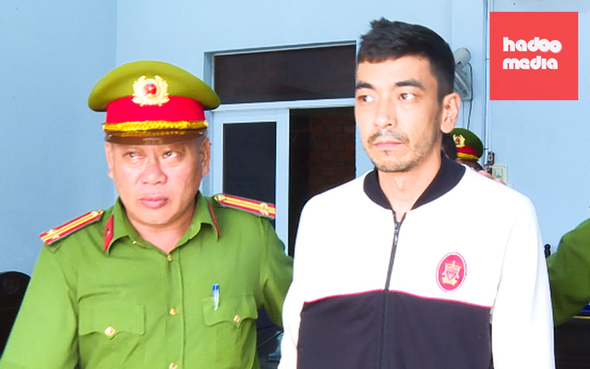 Khởi tố người nước ngoài đập phá quán cà phê giữa trung tâm Đà Nẵng - Ảnh 2.