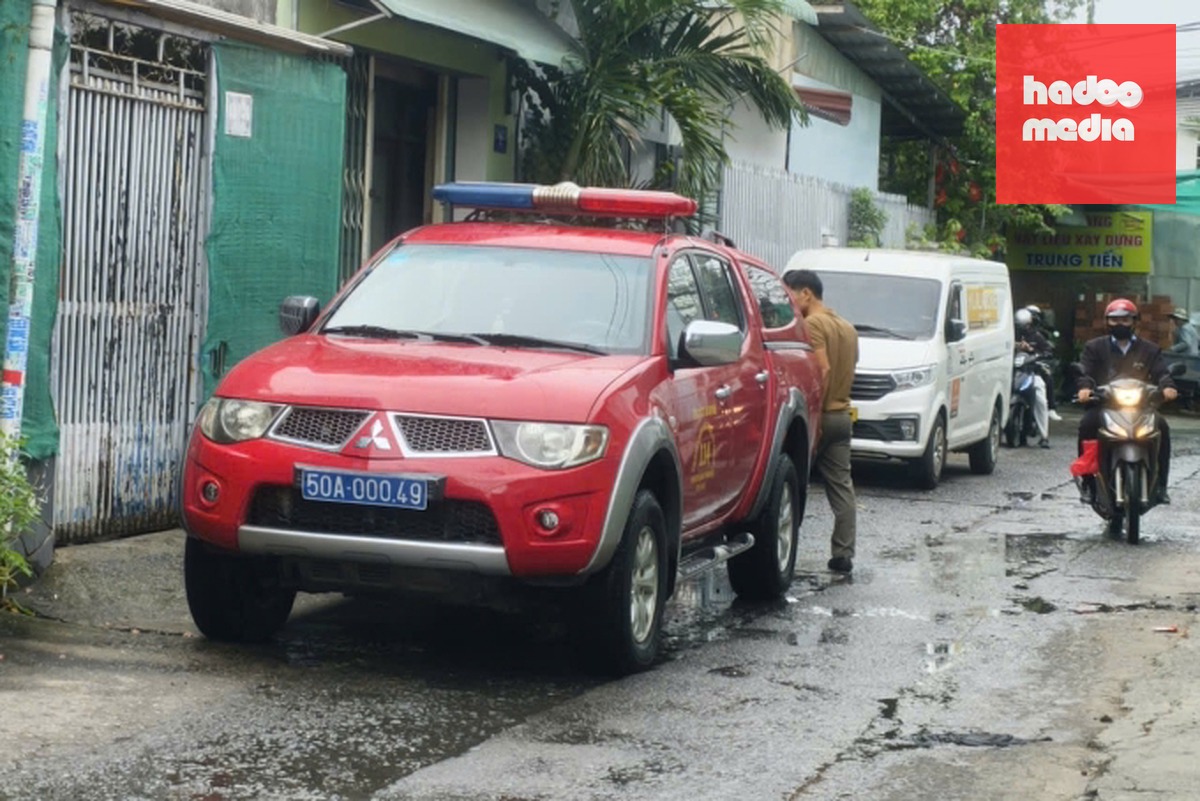 Cảnh sát phong tỏa hiện trường chữa cháy, điều tra nguyên nhân. Ảnh: Minh Bằng