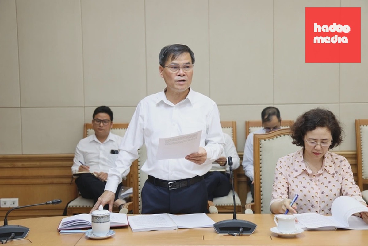 Chủ tịch UBND tỉnh Quảng Ninh Bùi Văn Khắng phát biểu tại buổi làm việc với Phó thủ tướng Phạm Thị Thanh Trà, sáng 9/6. Ảnh: Thu Giang