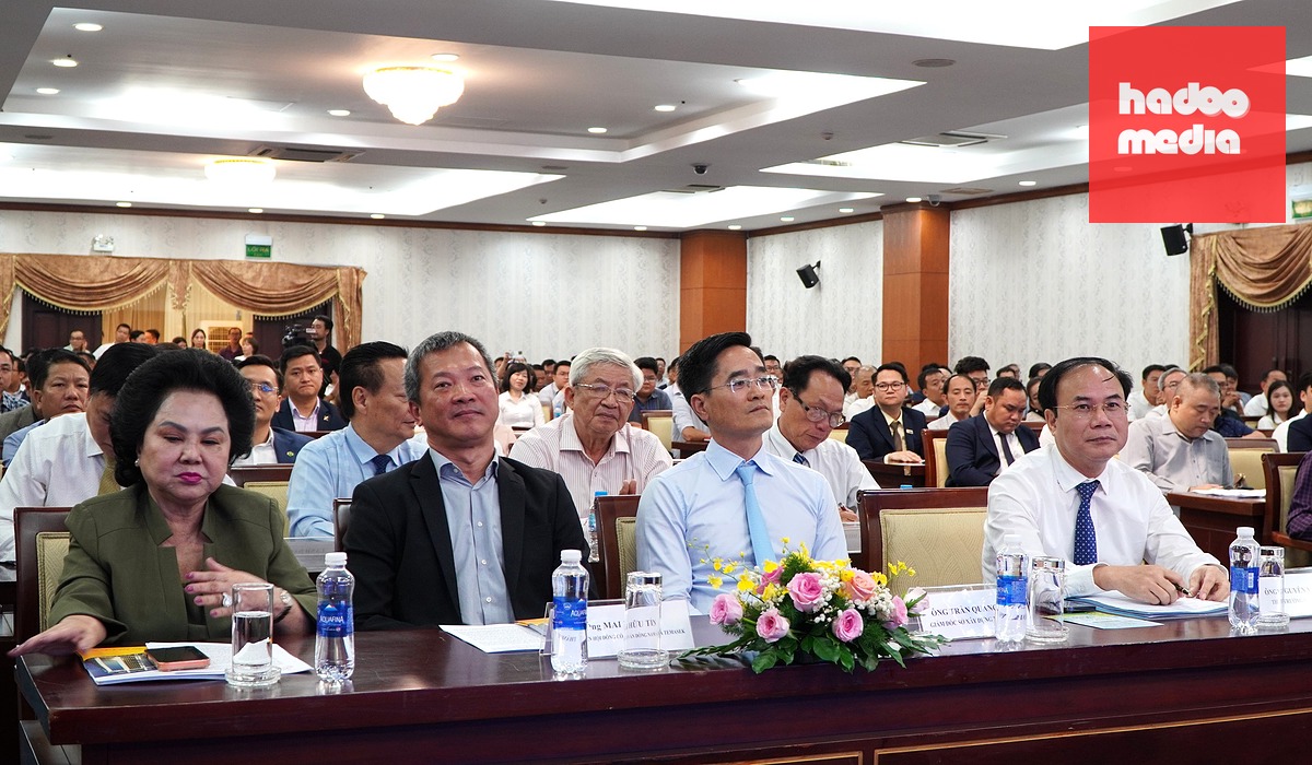 Hội nghị có sự tham dự của lãnh đạo Bộ Xây dựng, lãnh đạo Sở Xây dựng TP.HCM, các hội, hiệp hội doanh nghiệp - Ảnh: ÁI NHÂN