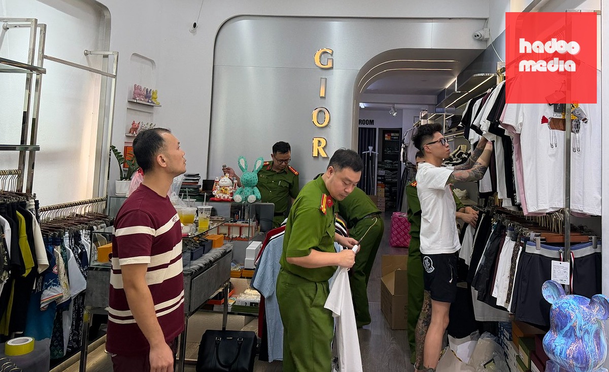 Lực lượng công an kiểm tra cửa hàng GIOR - Ảnh: Công an tỉnh Phú Thọ