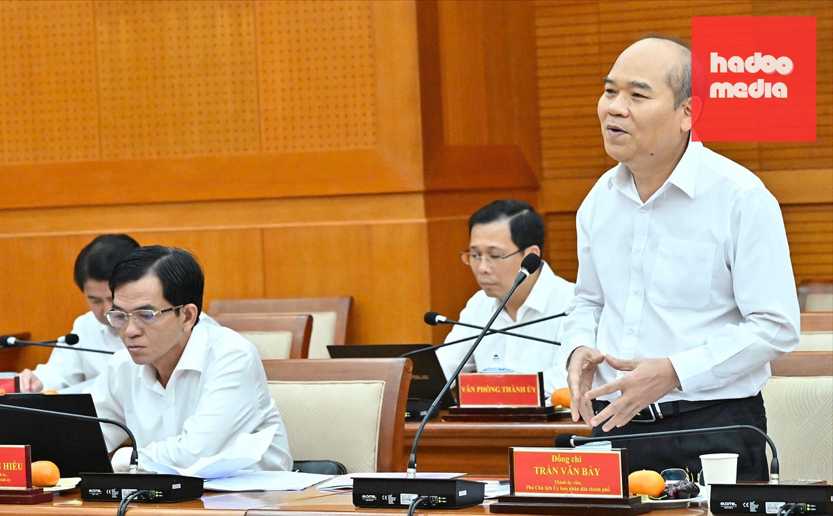 Phó chủ tịch UBND TP.HCM Trần Văn Bảy phát biểu tại buổi làm việc của đoàn công tác UBKT Trung ương với Thường trực Thành ủy TP.HCM - Ảnh: VIỆT DŨNG
