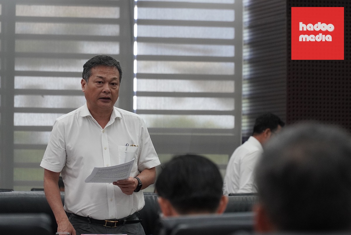 Lãnh đạo các đơn vị trình bày một số vướng mắc trong quá trình thực hiện phân định thẩm quyền, ủy quyền trong quản lý nhà nước khi tổ chức chính quyền địa phương 2 cấp - Ảnh:  TRƯỜNG TRUNG