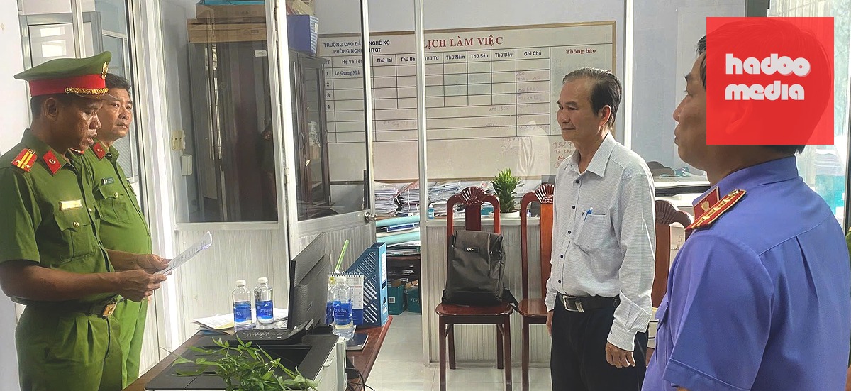 Ông Triệu Văn Cang bị công an cấm đi khỏi nơi cư trú - Ảnh: HOÀNG ĐÔ