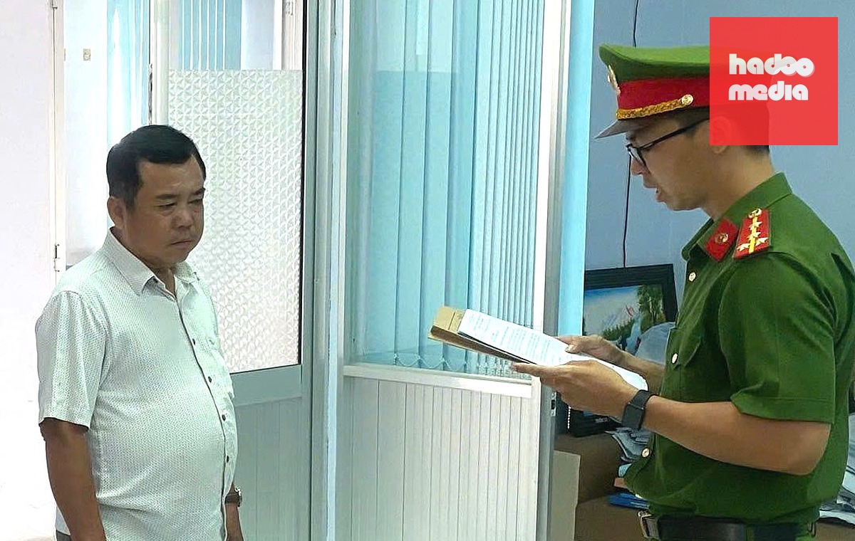 Ông Nhan Thanh Liêm (trái) - Ảnh: HOÀNG ĐÔ