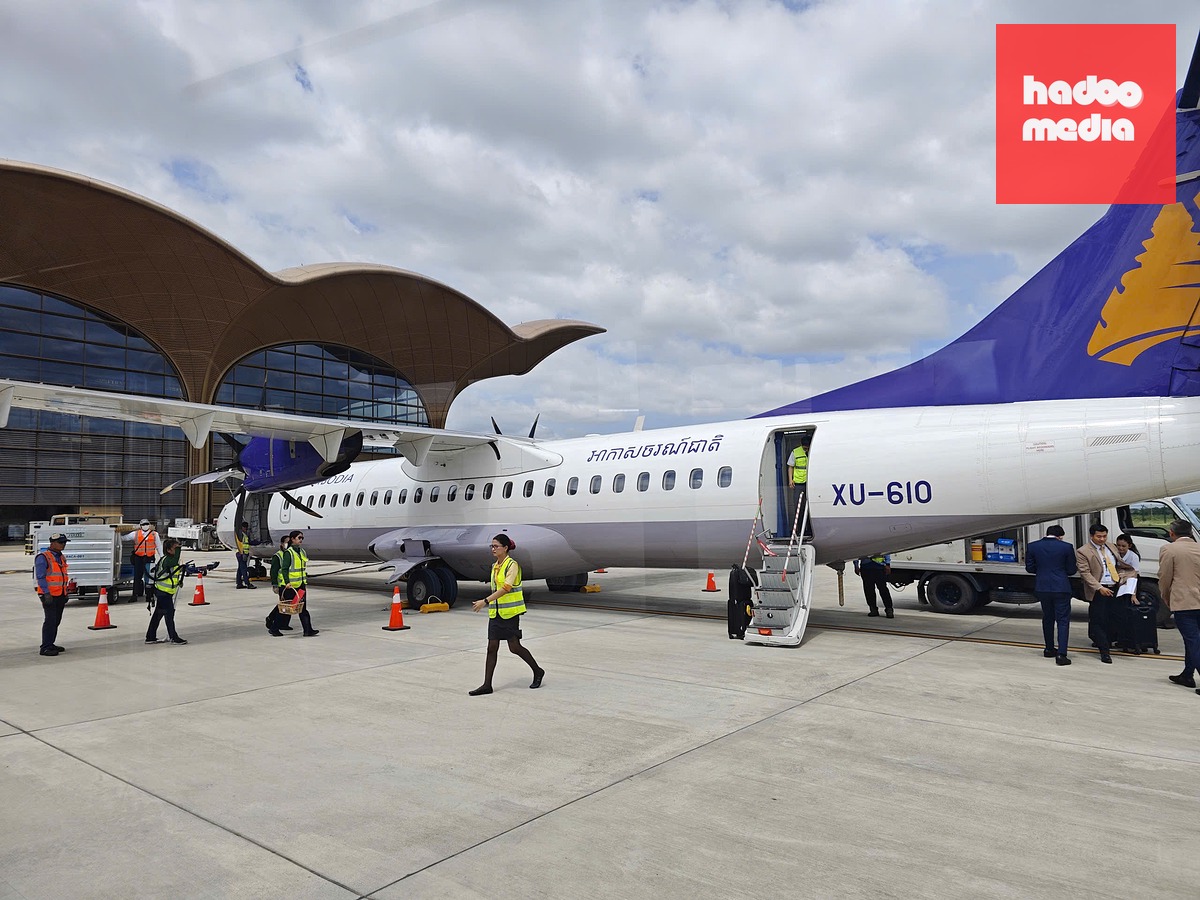 Máy bay ATR của Air Cambodia khai thác chặng TP.HCM - Phnom Penh - Ảnh: CTV