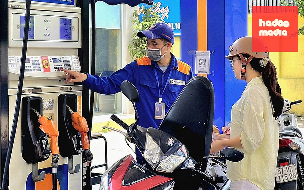 Giá xăng dầu tiếp tục giảm mạnh - Ảnh 2.