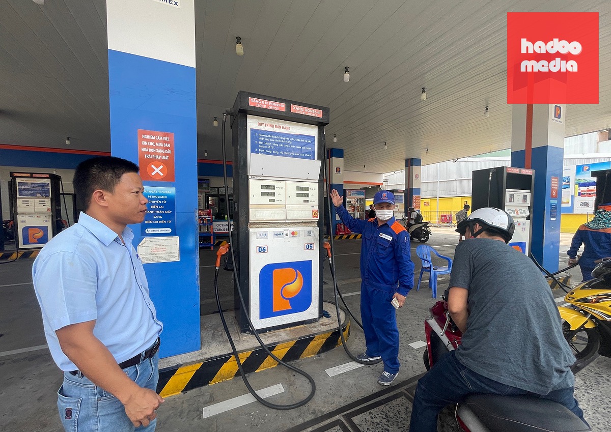 Cửa hàng phân phối xăng dầu trên đường Trưng Nữ Vương, TP Đà Nẵng - Ảnh: B.D.