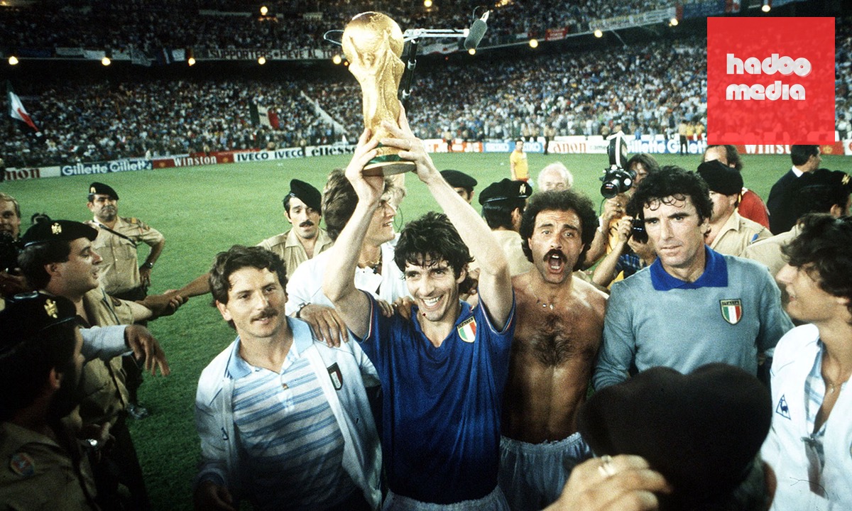 Paolo Rossi cùng danh hiệu World Cup 1982.