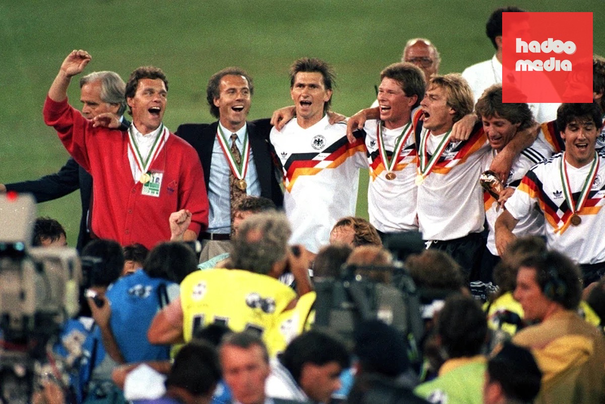 Franz Beckenbauer là một trong số ít người có thể vô địch World Cup cả với tư cách cầu thủ lẫn khi làm huấn luyện viên.