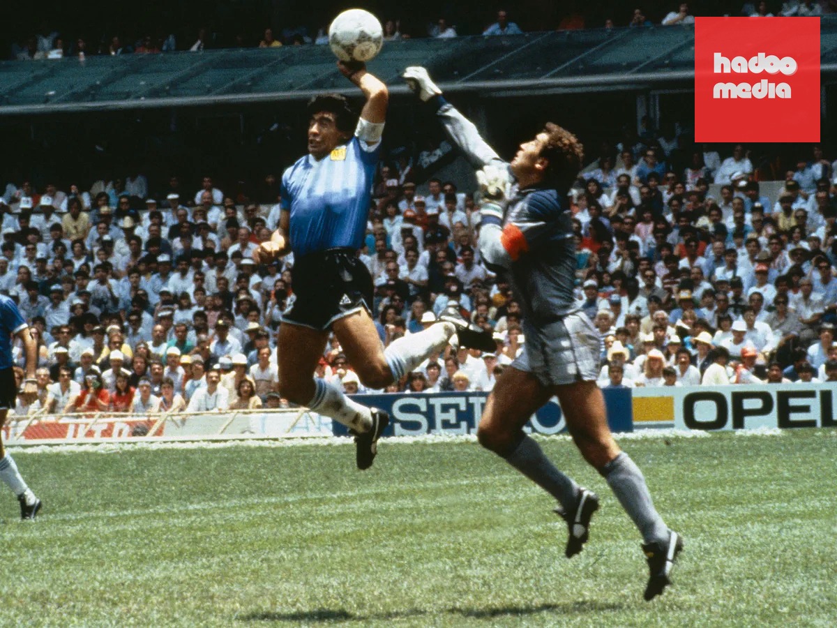 Diego Maradona và khoảnh khắc Bàn tay của Chúa đầy tai tiếng.