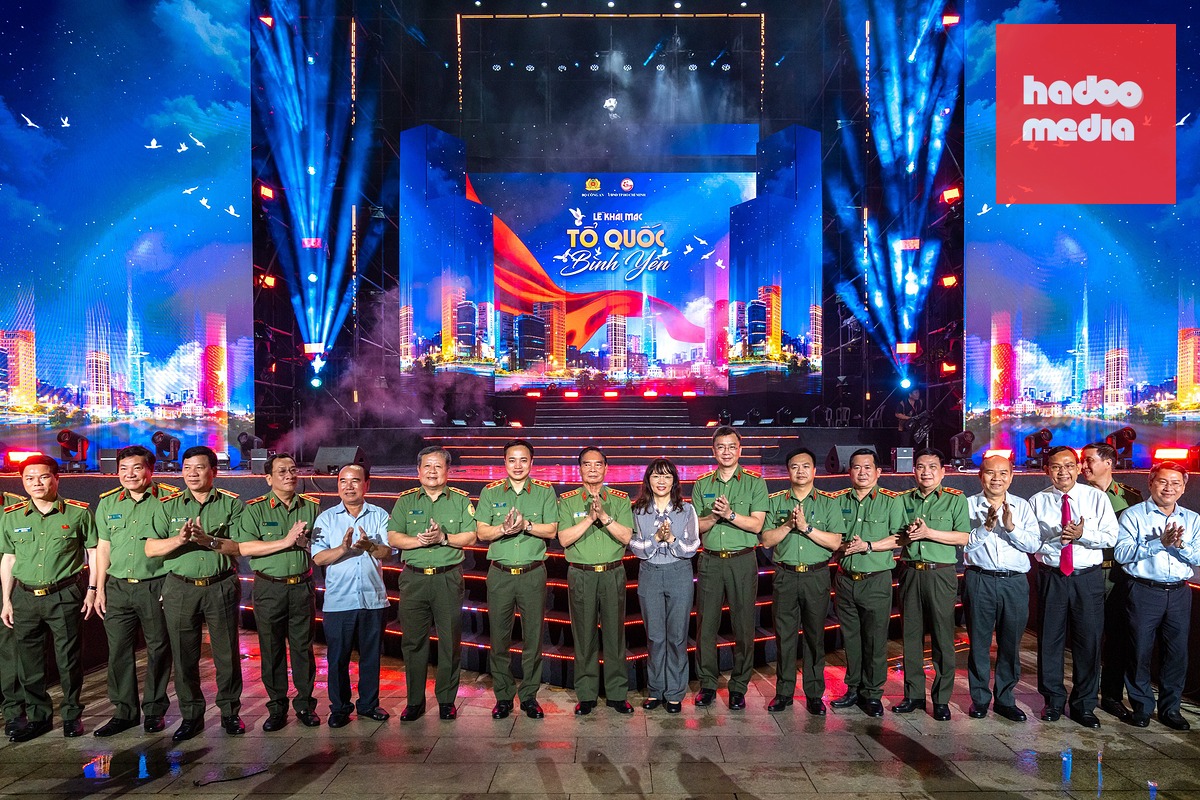 Chuỗi sự kiện "Tổ quốc bình yên" tại TP.HCM chính thức khai mạc - Ảnh: VĂN TRUNG