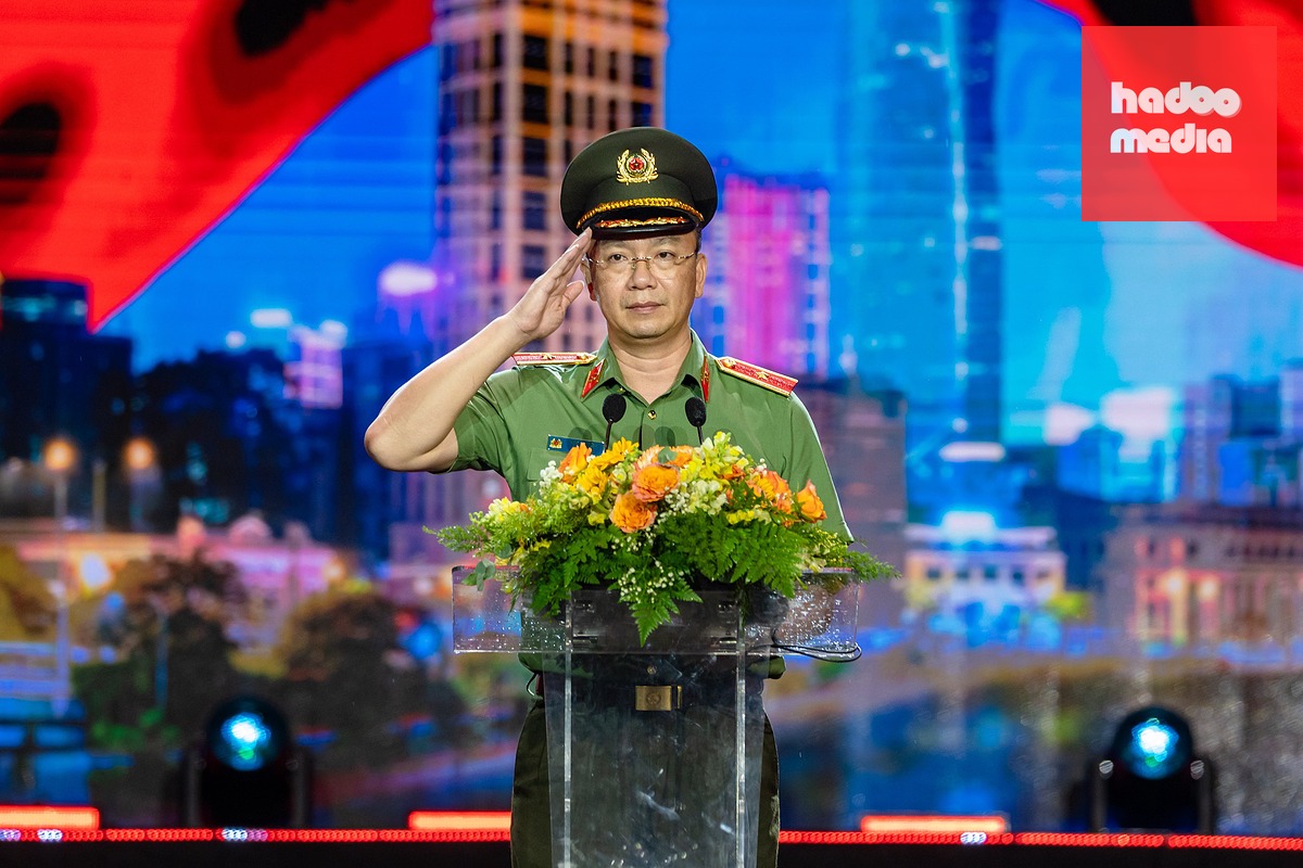 Thiếu tướng Phạm Kim Đỉnh - Cục trưởng Cục Công tác chính trị Bộ Công an - phát biểu khai mạc - Ảnh: VĂN TRUNG