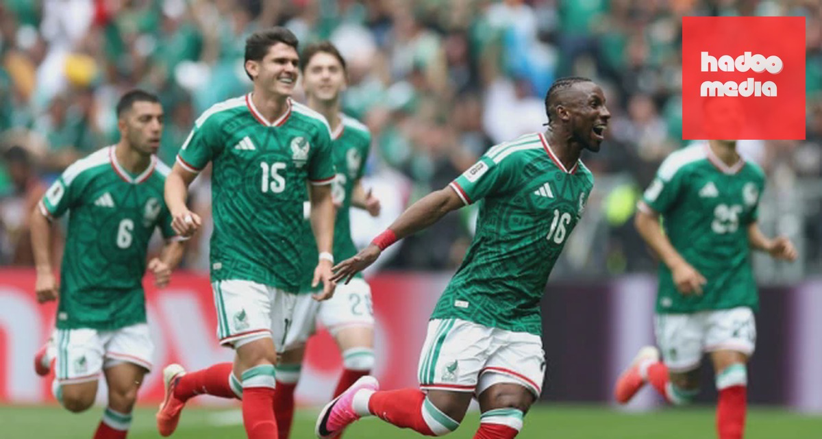 Julian Quinones ghi bàn cho Mexico.