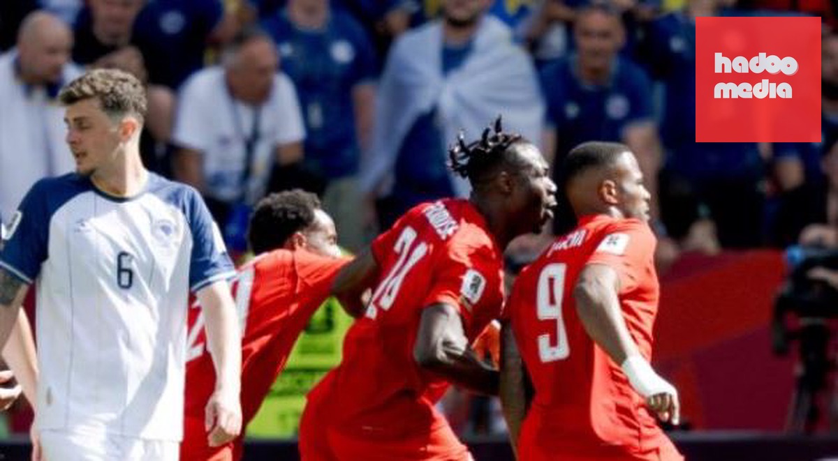 Cyle Larin giúp Canada giành điểm số đầu tiên tại World Cup.