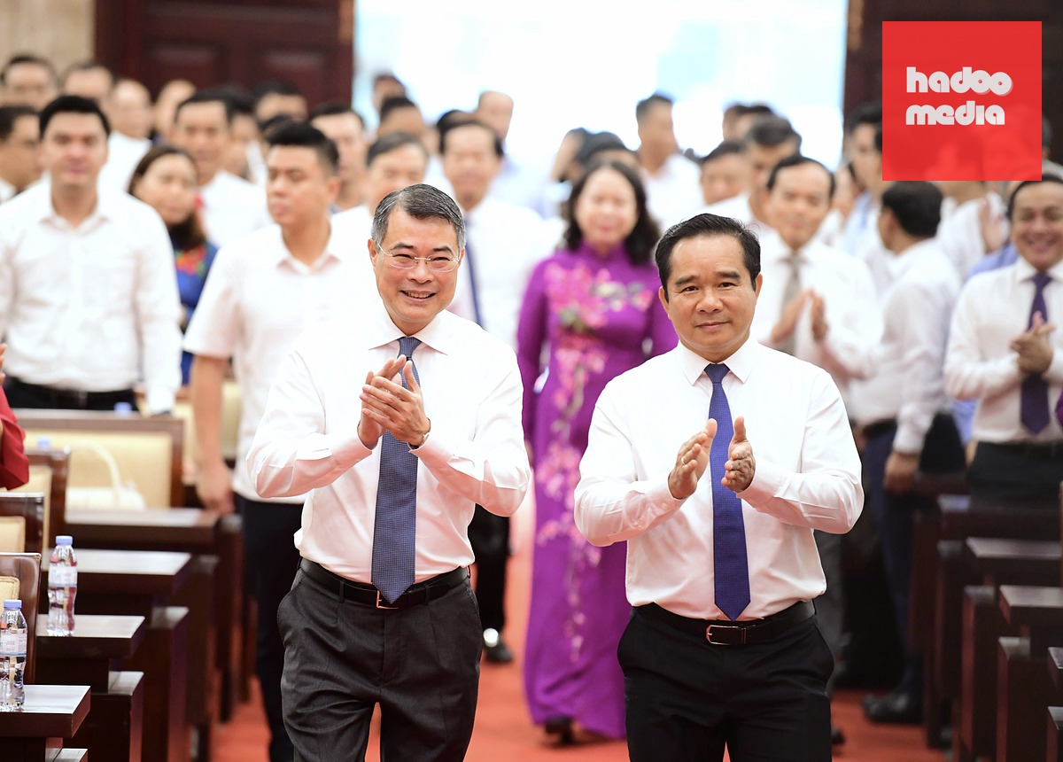 Thủ tướng Lê Minh Hưng làm việc với Ban Thường vụ Thành ủy TP.HCM - Ảnh: QUANG ĐỊNH