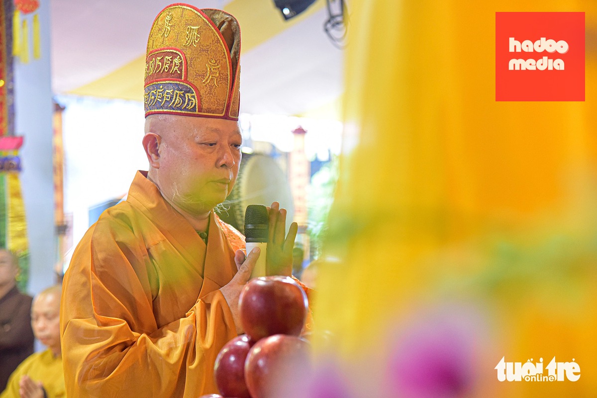 Hòa thượng Thích Lệ Trang - Phó chủ tịch Hội đồng Trị sự, Trưởng Ban Nghi lễ Trung ương, Trưởng Ban Trị sự Phật giáo TP.HCM - tại buổi lễ