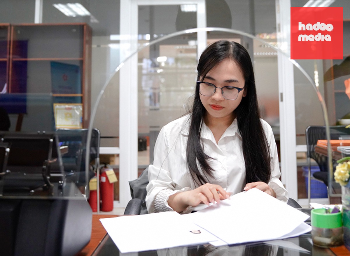Công chức làm việc tại bộ phận một cửa, Trung tâm Hành chính TP Đà Nẵng, tháng 3/2025. Ảnh: Nguyễn Đông