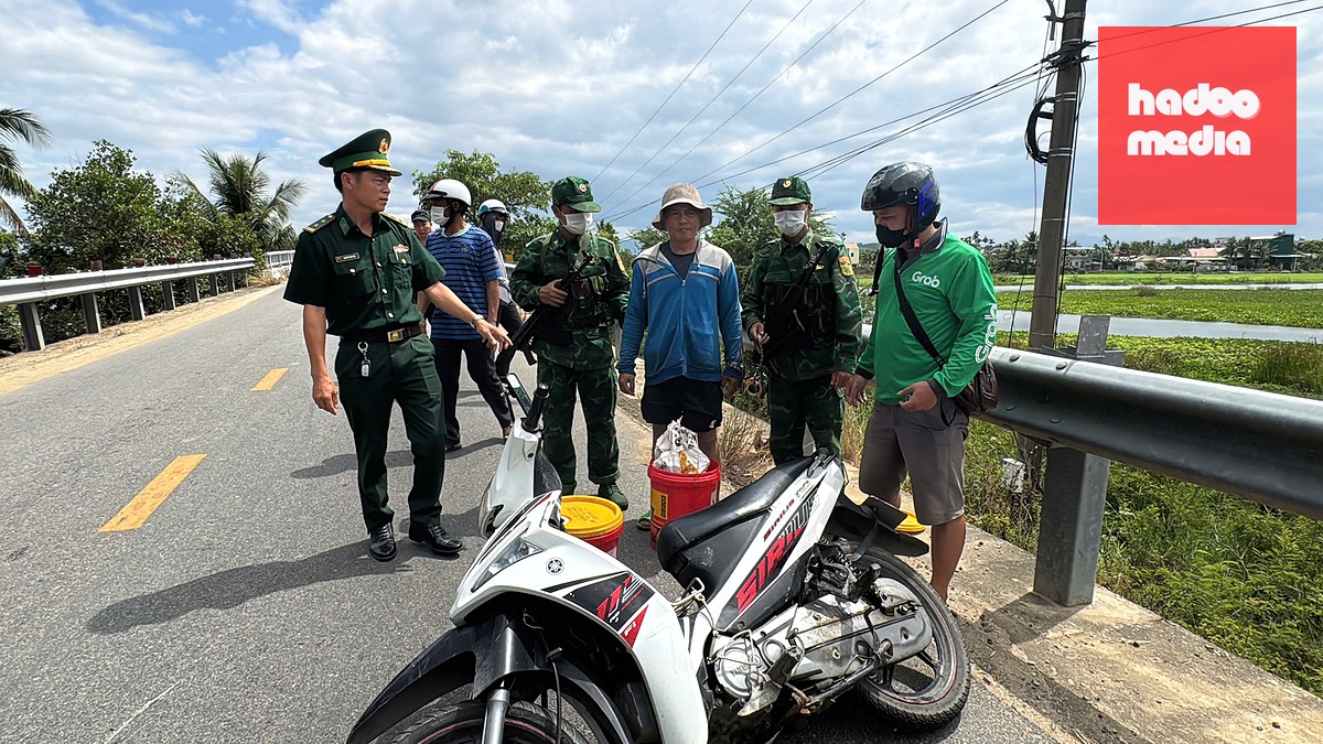 Việc bắt quả tang Nguyễn Hữu Nhân chở thuốc nổ đã giúp phá đường dây vận chuyển thuốc nổ liên tỉnh - Ảnh: VĂN TÁNH