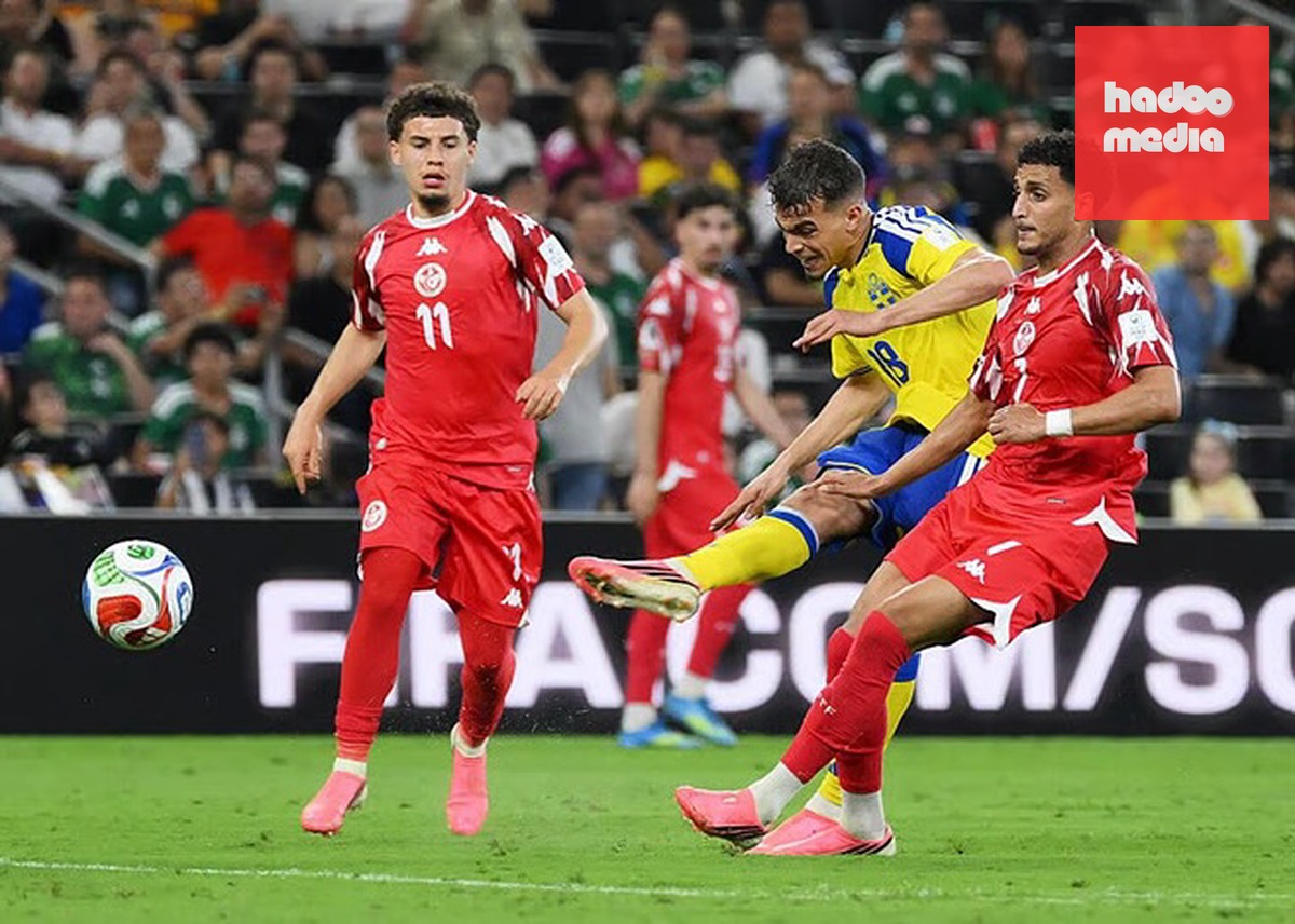 Ayari ghi 2 bàn ngay ngày ra mắt World Cup.