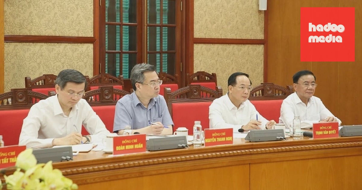Từ phải qua là Thường trực Ban Bí thư Trần Cẩm Tú; Trưởng ban Tuyên giáo và Dân vận Trung ương Trịnh Văn Quyết; Trưởng ban Chính sách, chiến lược Trung ương Nguyễn Thanh Nghị; Giám đốc Học viện Chính trị quốc gia Hồ Chí Minh Đoàn Minh Huấn. Ảnh: Cổng thông tin Đảng Cộng sản