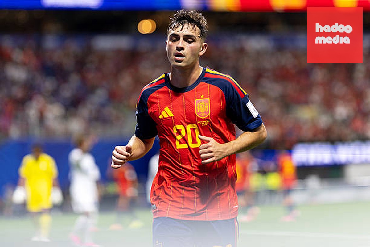 Pedri (6.7): Nhạc trưởng của Barcelona không ngừng nỗ lực tạo đột biến, tuy nhiên, đây là màn trình diễn kém so với tiêu chuẩn cao thường ngày của anh. Cầu thủ mang áo số 20 lẽ ra phải làm chủ được những trận đấu như thế này.

Rodri (6.8): Làm tốt vai trò kiểm soát tuyến giữa và tạo ra cơ hội tốt nhất hiệp một bằng đường chuyền bổng tinh tế cho Marc Cucurella.

Fabian Ruiz (6.5): Nỗ lực dâng cao để tìm kiếm bàn thắng nhưng không thành công Tền vệ thuộc biên chế PSG vẫn cho thấy sự chậm chạp sau chấn thương gần đây.

Ferran Torres (6.6): Pha dứt điểm trúng xà ngang từ khoảng cách 6 mét là không thể bào chữa. Anh cũng bỏ lỡ một cơ hội khác trước khi hiệp một khép lại. Việc cầu thủ này được giữ trên sân đến 80 phút là điều khó hiểu.

Mikel Oyarzabal (6.6): Có tình huống đánh đầu bị Vozinha cản phá nhưng nhìn chung thi đấu kém hiệu quả, cho thấy Tây Ban Nha đang gặp vấn đề thực sự khi thiếu một số 9 thực thụ.

Gavi (6.7): Sự góp mặt bất ngờ trong đội hình xuất phát đã không mang lại hiệu quả. Anh hoàn toàn thiếu tính sáng tạo bên cánh trái khiến việc tiền vệ thuộc biên chế Barcelona bị thay ra sớm là điều tất yếu.

Lamine Yamal (6): Vào sân khi trận đấu còn 19 phút chính thức. Dù thi đấu xông xáo nhưng không thể giúp Tây Ban Nha tránh khỏi một kết quả đáng thất vọng.

Chấm điểm tuyển Tây Ban Nha. Ảnh: Bongda.com.vn.