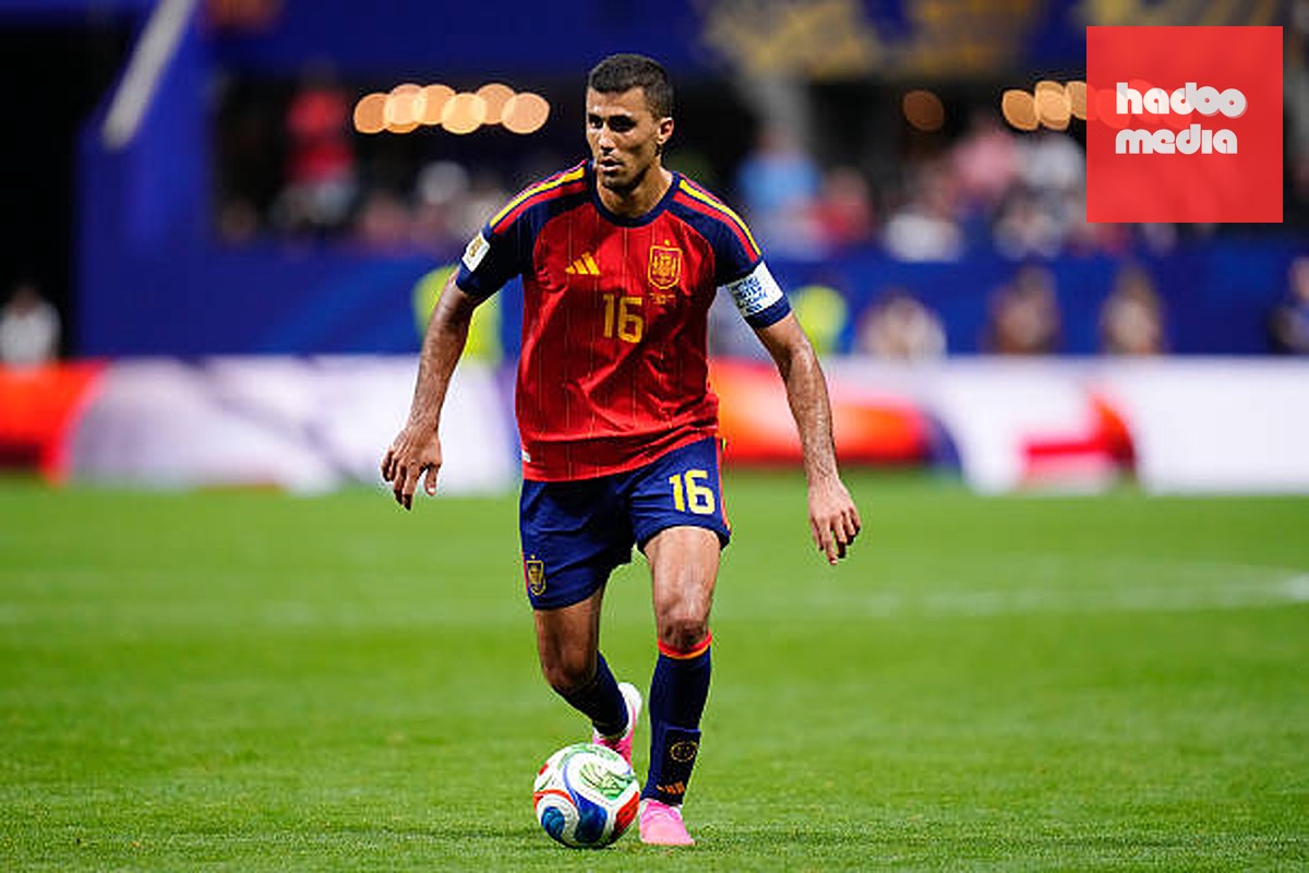 Rodri (6.8): Làm tốt vai trò kiểm soát tuyến giữa và tạo ra cơ hội tốt nhất hiệp một bằng đường chuyền bổng tinh tế cho Marc Cucurella.

Fabian Ruiz (6.5): Nỗ lực dâng cao để tìm kiếm bàn thắng nhưng không thành công Tền vệ thuộc biên chế PSG vẫn cho thấy sự chậm chạp sau chấn thương gần đây.

Ferran Torres (6.6): Pha dứt điểm trúng xà ngang từ khoảng cách 6 mét là không thể bào chữa. Anh cũng bỏ lỡ một cơ hội khác trước khi hiệp một khép lại. Việc cầu thủ này được giữ trên sân đến 80 phút là điều khó hiểu.

Mikel Oyarzabal (6.6): Có tình huống đánh đầu bị Vozinha cản phá nhưng nhìn chung thi đấu kém hiệu quả, cho thấy Tây Ban Nha đang gặp vấn đề thực sự khi thiếu một số 9 thực thụ.

Gavi (6.7): Sự góp mặt bất ngờ trong đội hình xuất phát đã không mang lại hiệu quả. Anh hoàn toàn thiếu tính sáng tạo bên cánh trái khiến việc tiền vệ thuộc biên chế Barcelona bị thay ra sớm là điều tất yếu.

Lamine Yamal (6): Vào sân khi trận đấu còn 19 phút chính thức. Dù thi đấu xông xáo nhưng không thể giúp Tây Ban Nha tránh khỏi một kết quả đáng thất vọng.

Chấm điểm tuyển Tây Ban Nha. Ảnh: Bongda.com.vn.