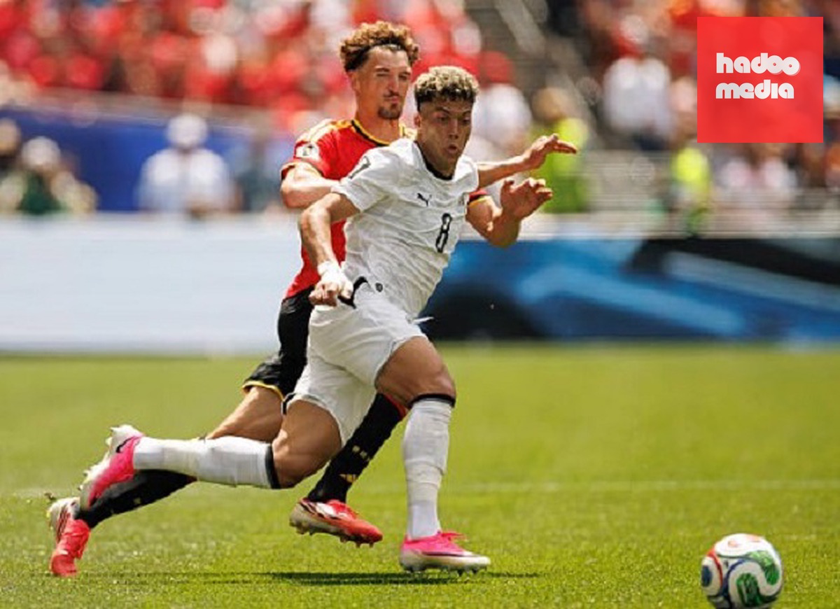 Thomas Meunier (6.7): Dù chọn vị trí tệ tạo khoảng trống cho Ashour ghi bàn, anh đã sửa sai bằng quả tạt khó chịu buộc đối phương phản lưới nhà.

Nathan Ngoy (6.6): Suýt trả giá vì chuyền bóng vào chân Marmoush khiến đội nhà chịu một đợt phản công nguy hiểm.

Brandon Mechele (6.8): Chơi bóng khá ổn và có vài pha tắc bóng mạnh mẽ, nhưng nhìn chung chưa tạo được sự tin cậy trước hàng công cơ động của Ai Cập.

Timothy Castagne (6.2): Nhận thẻ vàng sớm từ phút 14 do kéo ngã Salah và bất ngờ khi huấn luyện viên chờ đến hiệp hai mới rút anh ra nghỉ.

Amadou Onana (6.5): Có một trận đấu mờ nhạt, hoàn toàn thất bại trong việc áp đặt thế trận khu trung tuyến và bị rút ra trước khi trận đấu trôi qua 60 phút.

Youri Tielemans (6.8): Thi đấu không hiệu quả trong hiệp một nhưng khởi sắc hơn ở hiệp hai, chính anh là người châm ngòi cho Meunier thoát xuống dẫn đến bàn thắng.

Leandro Trossard (6.9): Sở hữu pha giật gót kiến tạo cơ hội xuất sắc cho Meunier, tuy nhiên anh không duy trì được mối đe dọa tấn công mạnh mẽ như người đồng đội.

Kevin De Bruyne (6.6): Vẫn là người dễ tạo đột biến nhất với cú đá phạt trúng cột dọc. Tuy nhiên, nhìn chung màn trình diễn của anh chưa đúng như kỳ vọng khi bỏ lỡ những cơ hội ngon ăn.

Jeremy Doku (6.9): Tận dụng tốt tốc độ và khả năng rê dắt để gây lúng túng cho đối phương, nhưng kỹ năng dứt điểm vẫn gây thất vọng khi cơ hội đến.

Charles De Ketelaere (6.5): Màn trình diễn mờ nhạt khi chỉ tạo ra một cơ hội và không sút trúng đích lần nào, nguy cơ lớn phải ngồi dự bị trận tới.