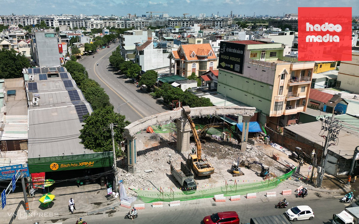 Tháo dỡ cổng chào, nhà dân để mở rộng quốc lộ 13 tại TP HCM