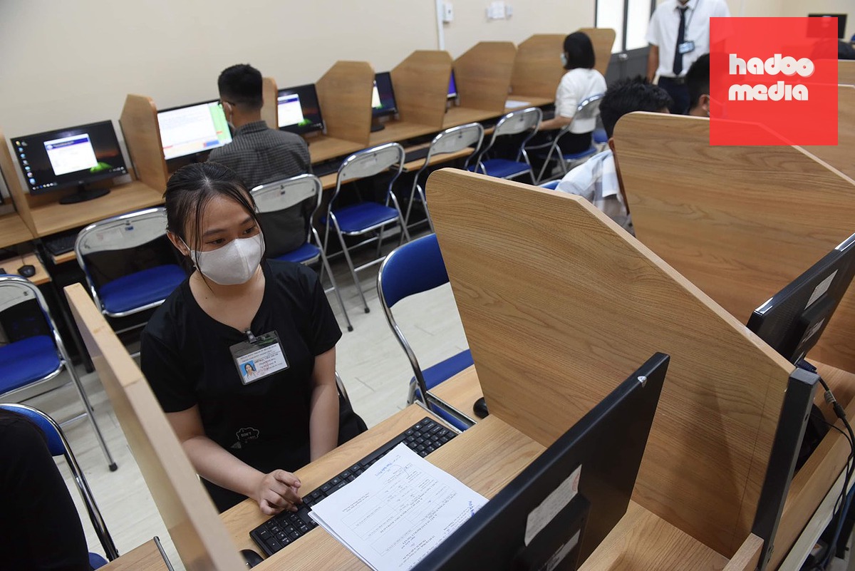 Thi lý thuyết tại Trung tâm đào tạo và sát hạch lái xe Thành Công, TP.HCM - Ảnh: QUANG ĐỊNH