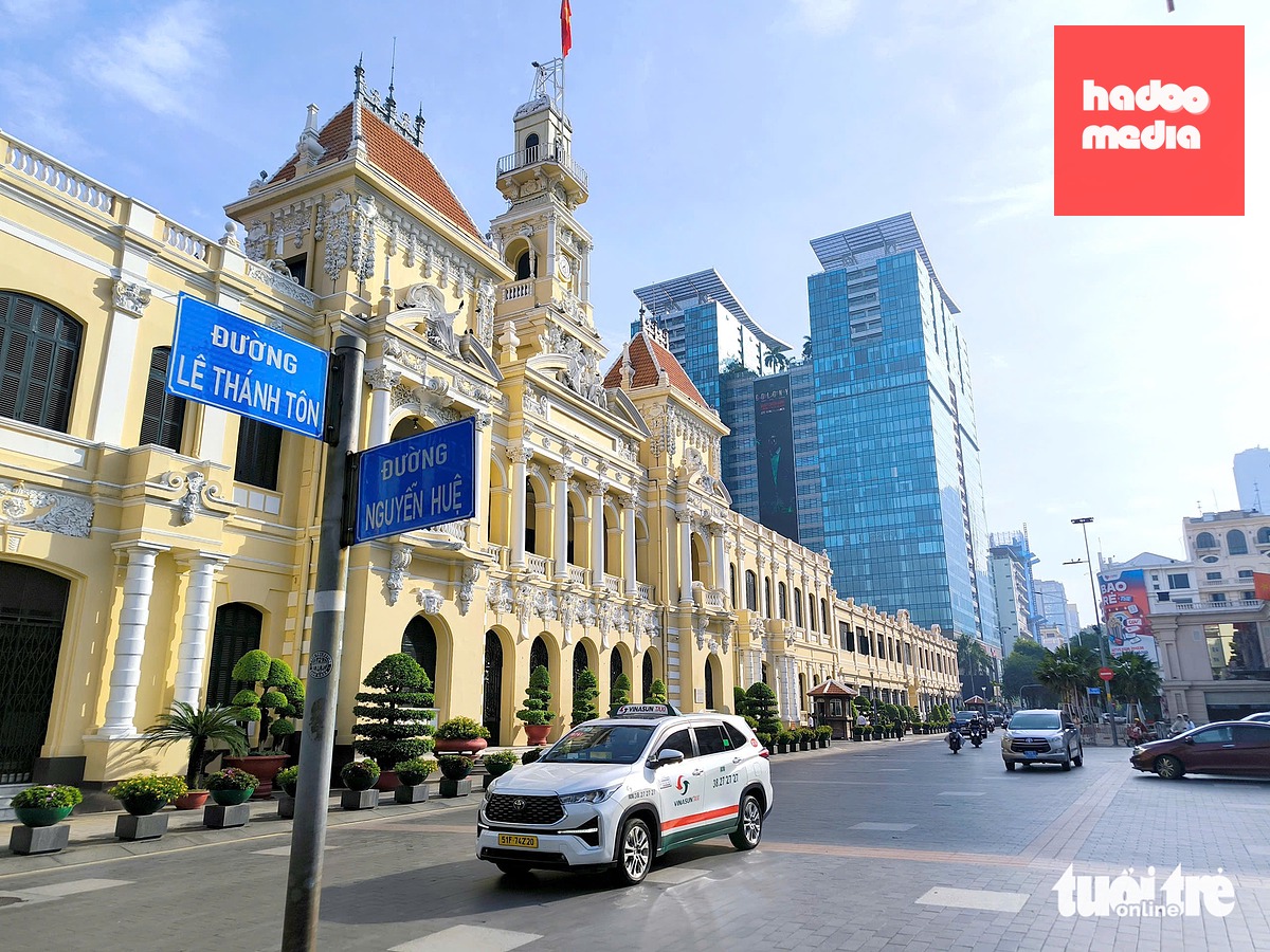 UBND TP.HCM ban hành kế hoạch tổ chức lấy ý kiến người dân về việc thành lập đơn vị hành chính đô thị - Ảnh: CHÂU TUẤN