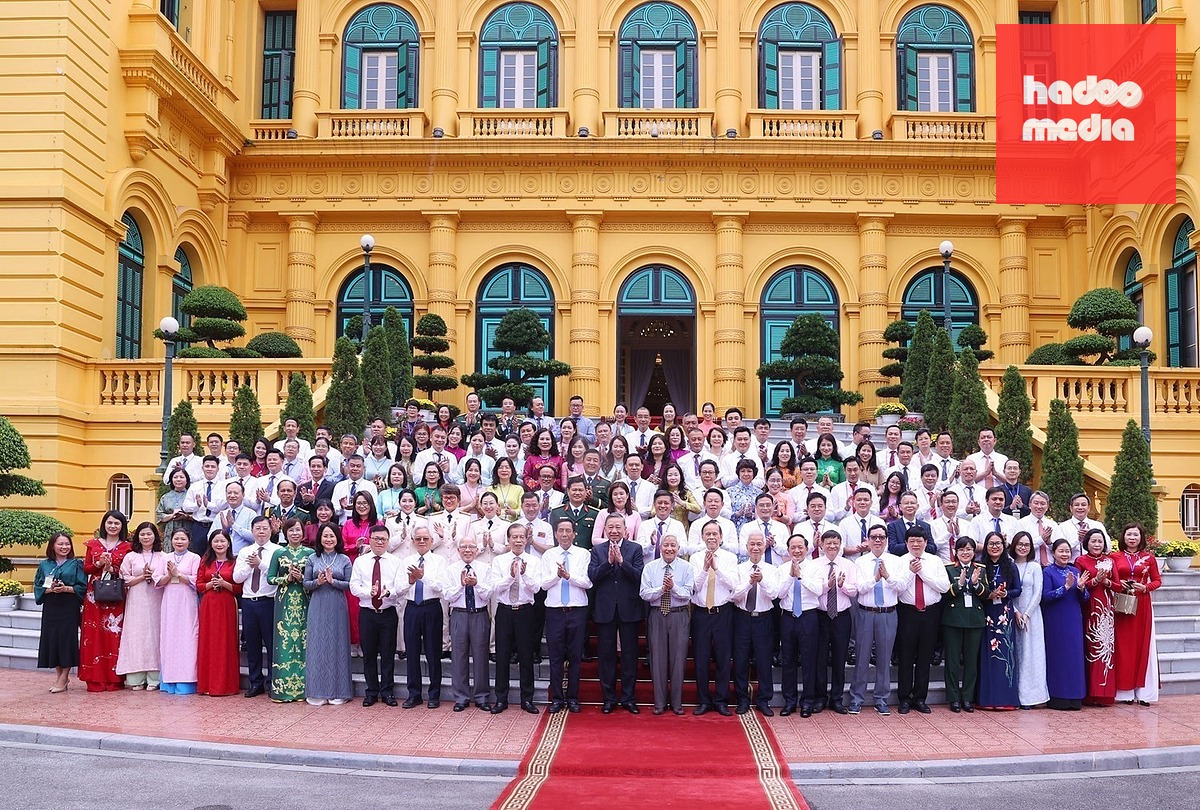 Tổng Bí thư, Chủ tịch nước Tô Lâm chụp ảnh cùng các đại biểu - Ảnh: TTXVN