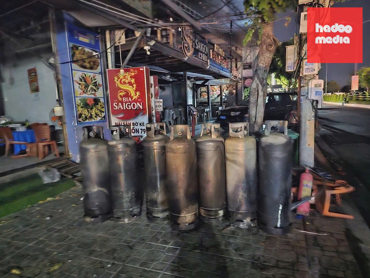 Nhiều bình ga cháy đen được di dời kịp thời. Ảnh: Công an Khánh Hòa