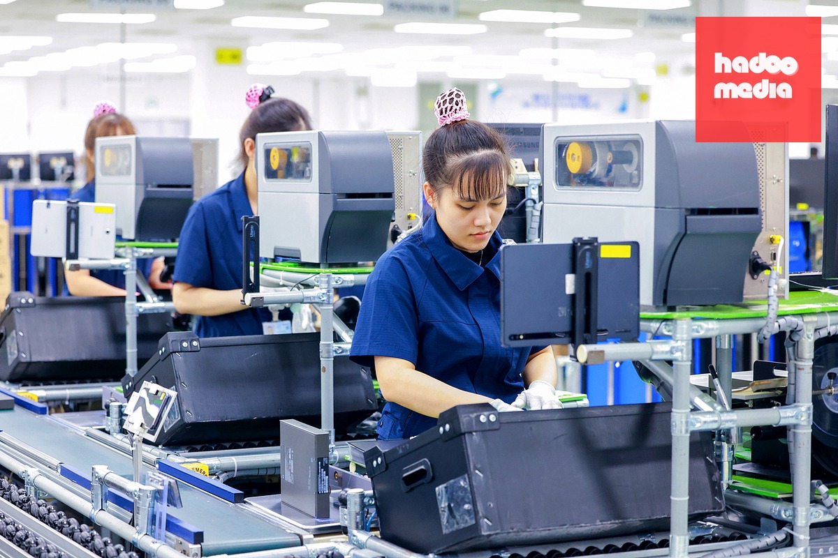 Máy tính, sản phẩm điện tử và linh kiện đã góp phần làm đảo chiều cán cân thương mại gần 14,3 tỉ USD - Ảnh: N.KH.