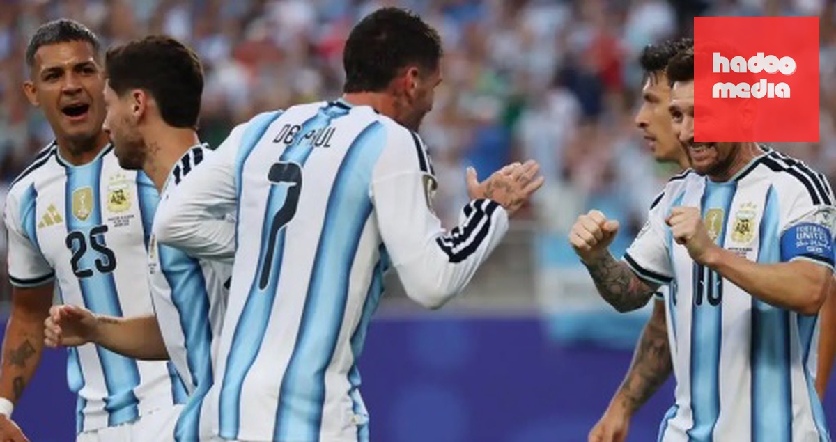 Cú hat-trick của Messi chiếm trọn mọi sự chú ý trên các mặt báo.