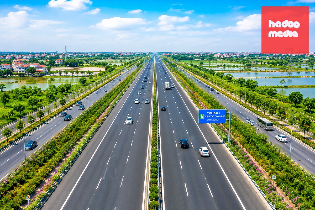 Đường vành đai 5 vùng thủ đô Hà Nội có quy mô 6 làn xe cao tốc phần chính tuyến và đường song hành hai bên - Ảnh minh họa: AI