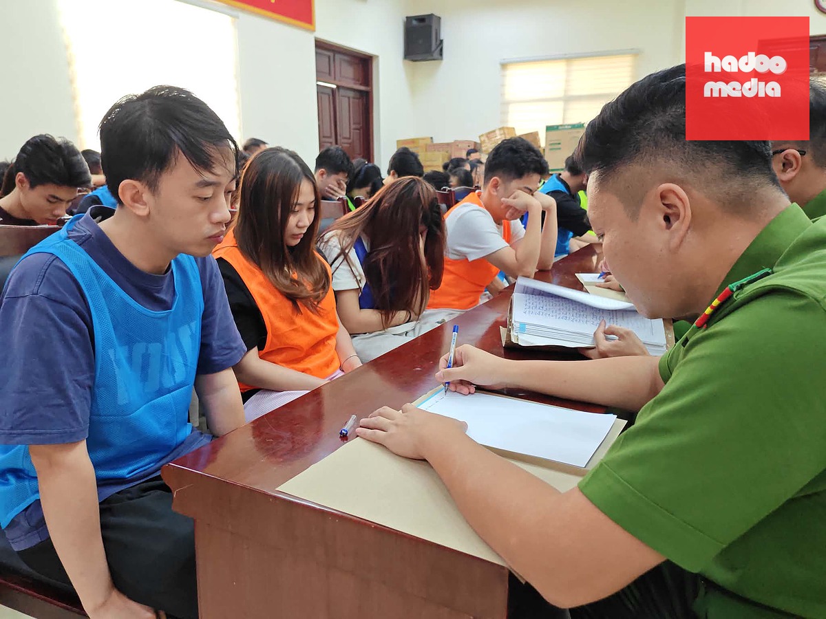 Các bị can trong vụ án - Ảnh: Công an cung cấp