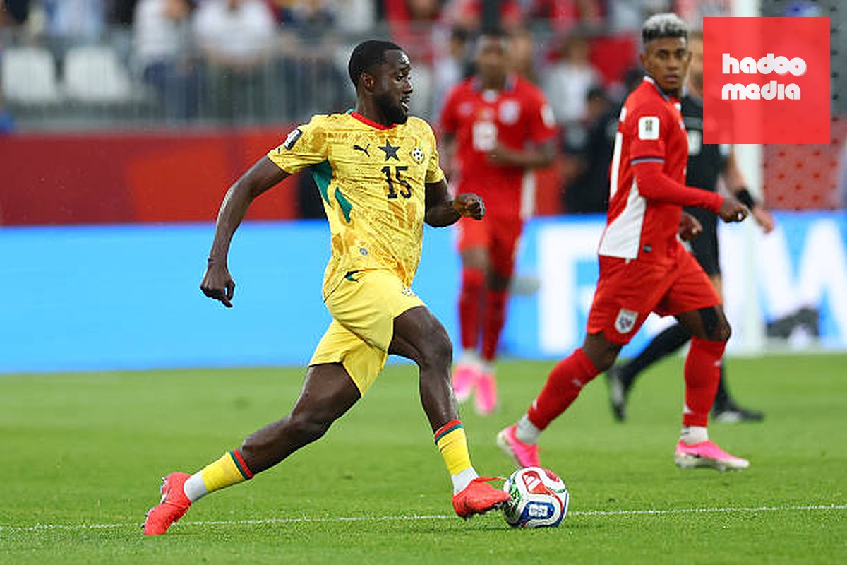 Elisha Owusu (6.6): Được kỳ vọng sẽ là nhân tố kiến thiết lối chơi, tuy nhiên, màn thể hiện của anh lại khá nhạt nhòa. Những đường chuyền từ cầu thủ này chưa đủ sức xuyên phá hàng thủ đối phương.

Ernest Nuamah (6.7): Có đôi chút đột biến trong các pha xử lý bóng, tuy nhiên, anh vẫn thiếu sự tinh tế trong những đường chuyền quyết định để mở ra các cơ hội ghi bàn cho đồng đội.

Kamaldeen Sulemana (6.6): Có một trận đấu mờ nhạt, anh không tạo ra được áp lực đủ lớn lên hàng phòng ngự đối phương. Việc bị kèm cặp quá chặt đã khiến cầu thủ này không thể phát huy tối đa thế mạnh của bản thân.

Jordan Ayew (6.8): Đội trưởng của Ghana đã có một ngày thi đấu không mấy suôn sẻ khi luôn bị khóa chặt bởi các hậu vệ đối phương. Tuy nhiên, tầm ảnh hưởng của anh trên sân vẫn là một điểm tựa quan trọng cho toàn đội.

Chấm điểm đội hình Ghana. Ảnh: Bongda.com.vn.