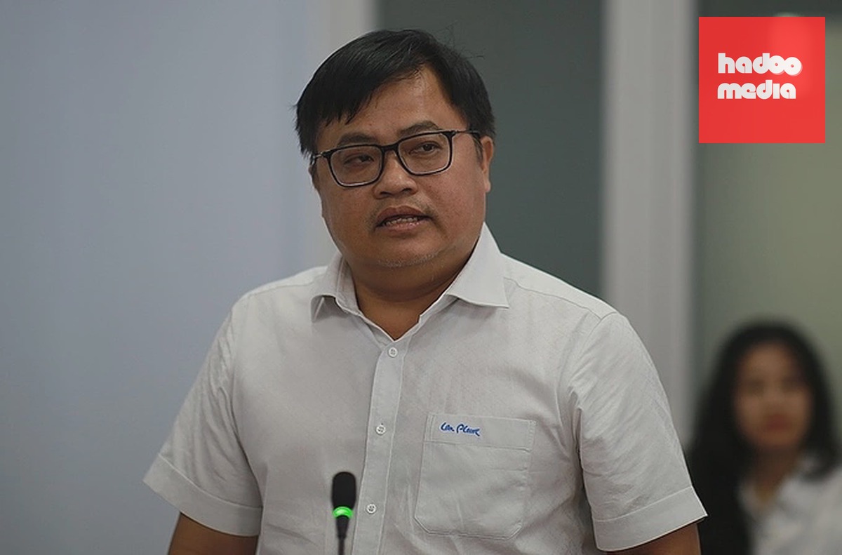 Ông Nguyễn Quốc Trung, Phó tổng giám đốc Công ty cổ phần Đầu tư địa ốc Đại Quang Minh (thuộc Thaco), nêu kế hoạch sản xuất đầu máy, toa xe metro, sáng 18/6. Ảnh: Giang Anh