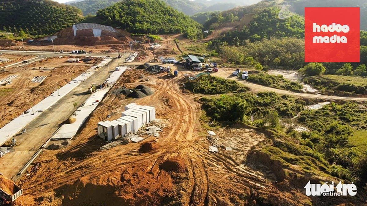 Đường cao tốc Tân Phú - Bảo Lộc đang được triển khai thi công - Ảnh: M.V.