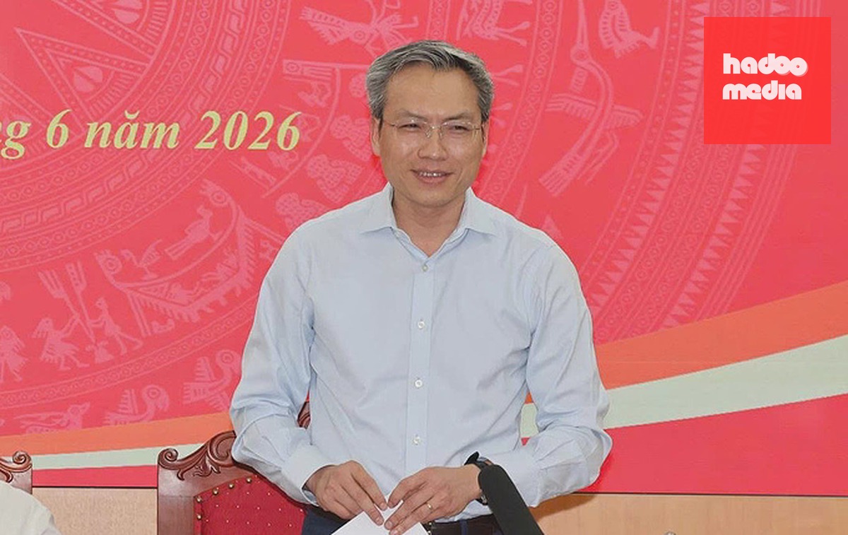 Thiếu tướng Nguyễn Quốc Toản, Chánh Văn phòng Bộ Công an, trả lời báo chí chiều 18/6. Ảnh: Nguyên Phong