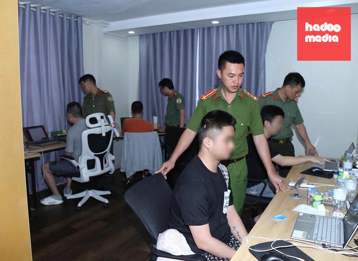 Phát hiện 23 người nước ngoài lưu trú trái phép, nghi điều hành đường dây lừa đảo qua mạng - Ảnh 1.