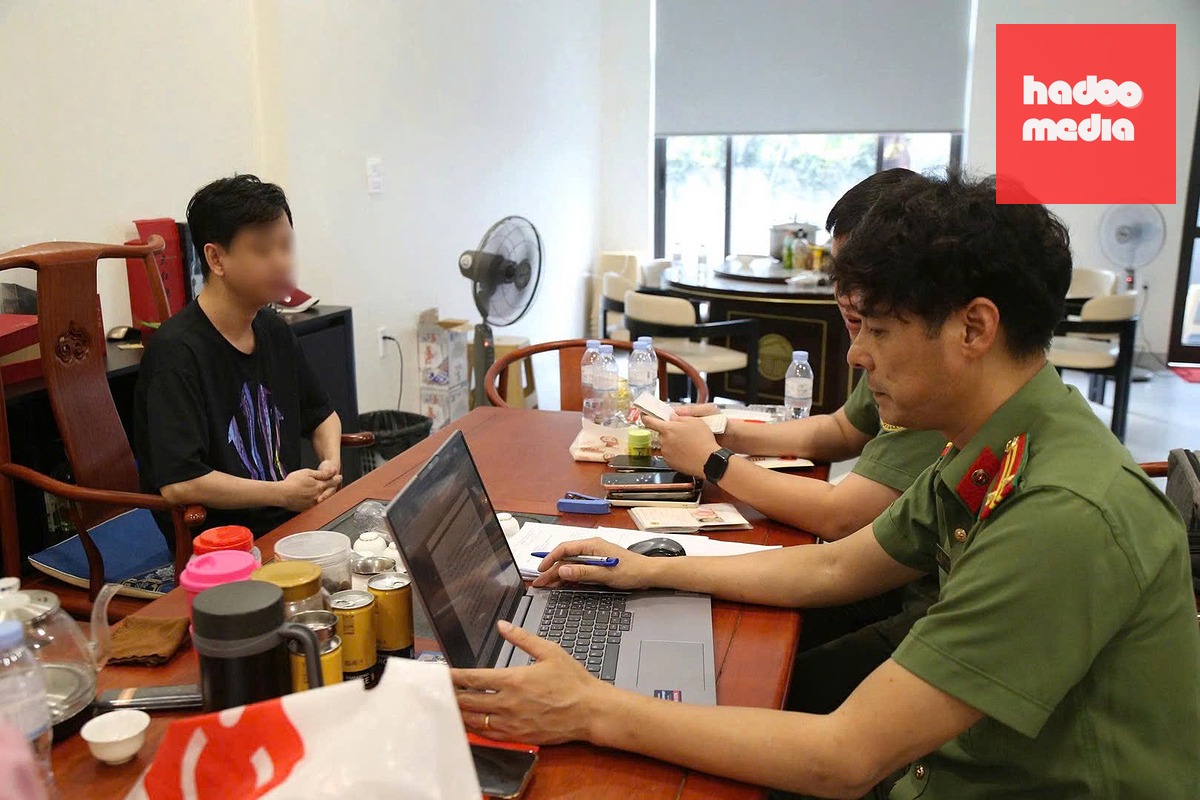Phát hiện 23 người nước ngoài lưu trú trái phép, nghi điều hành đường dây lừa đảo qua mạng - Ảnh 2.