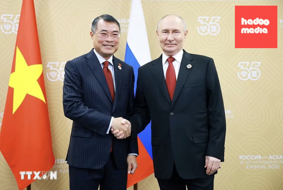 Đây là cuộc gặp trực tiếp đầu tiên giữa Thủ tướng Lê Minh Hưng và Tổng thống Nga Vladimir Putin - Ảnh: TTXVN