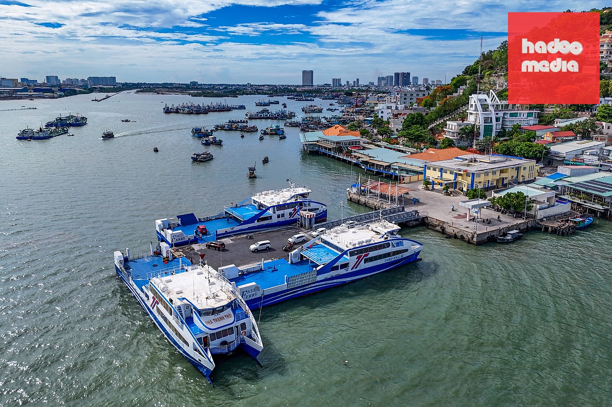 Theo kế hoạch chương trình làm việc của HĐND TP.HCM, các đại biểu sẽ xem xét nhiều tờ trình, dự thảo nghị quyết và chủ trương đầu tư đối với các dự án hạ tầng trọng điểm, chính sách. Trong ảnh là bờ biển phía Vũng Tàu, nhiều năm nay chỉ kết nối với bờ phía Cần Giờ bằng phà - Ảnh: CHÂU TUẤN